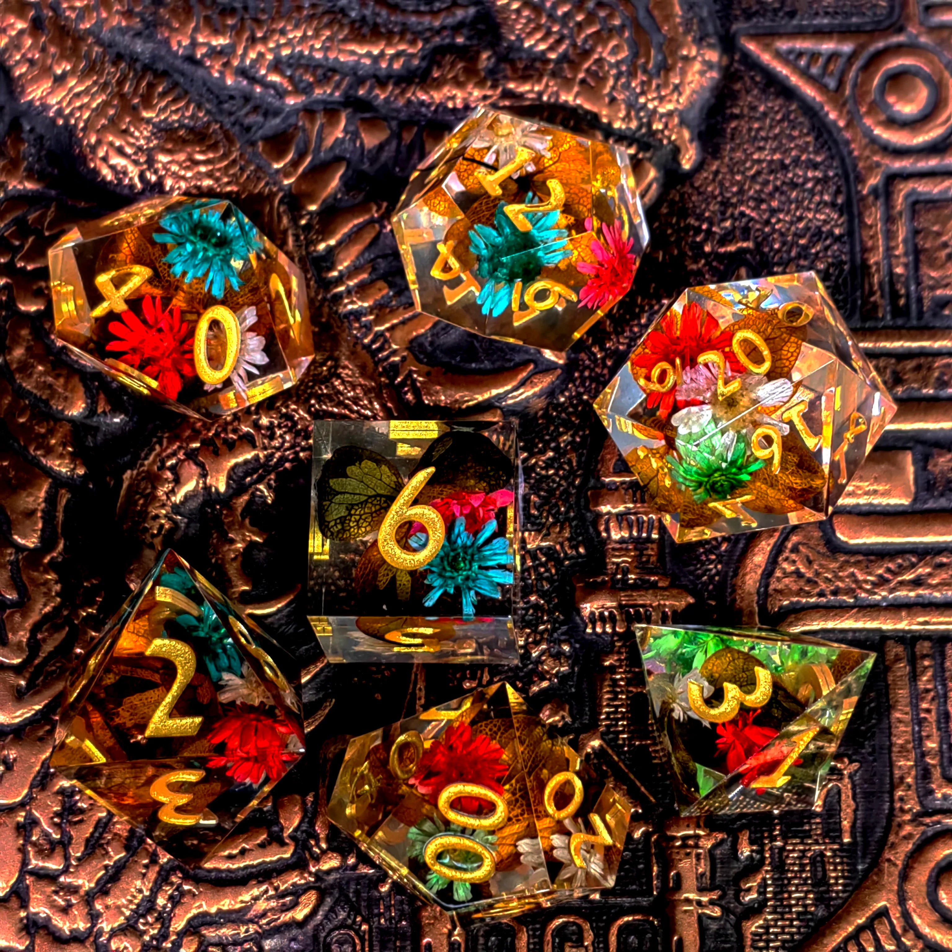 7-Piece Resin Dnd Dice Set with Dried Flowers, Handmade Transparent Polyhedral Dice for Dungeons and Dragons, RPG Tabletop Games