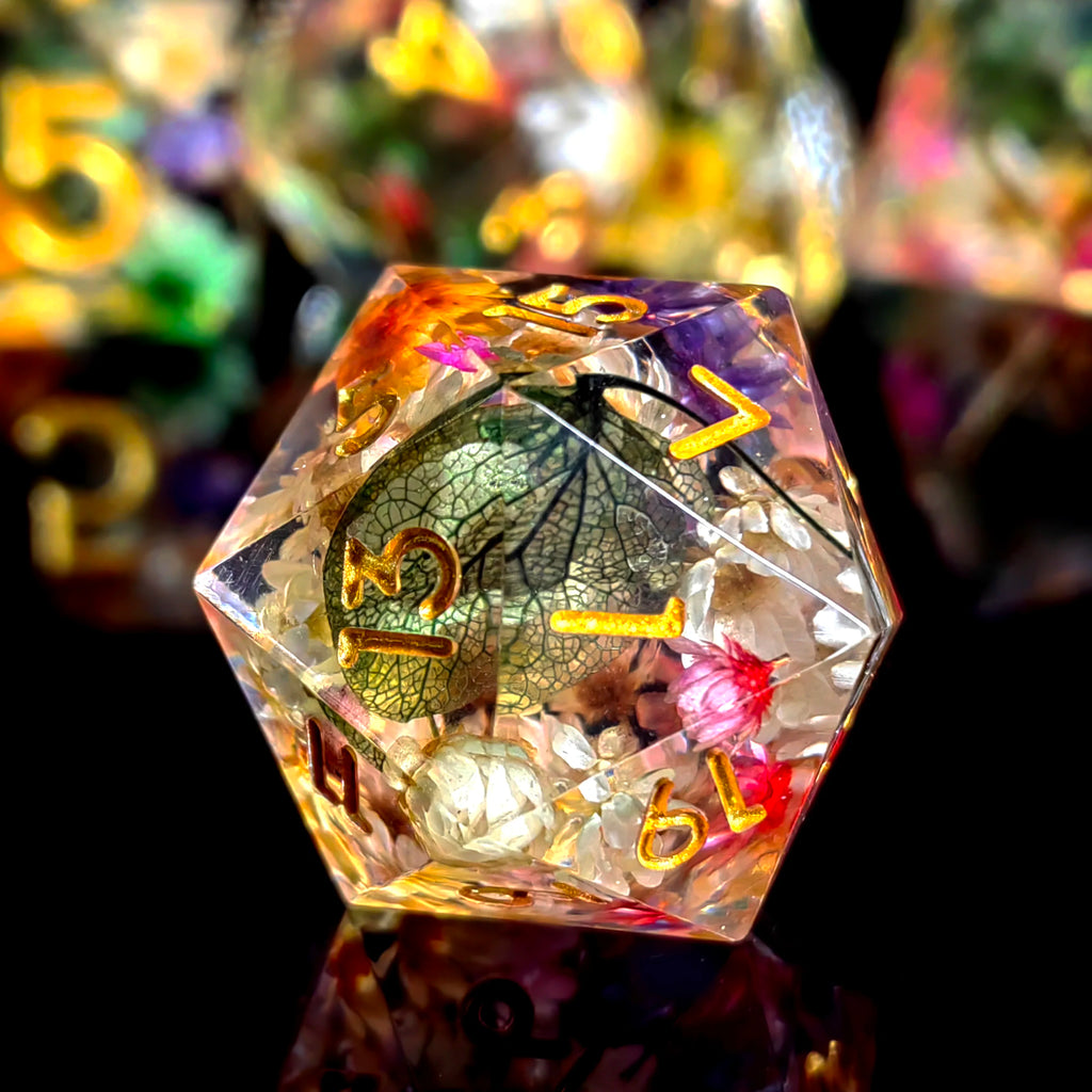 7-Piece Resin Dnd Dice Set with Dried Flowers, Handmade Transparent Polyhedral Dice for Dungeons and Dragons, RPG Tabletop Games